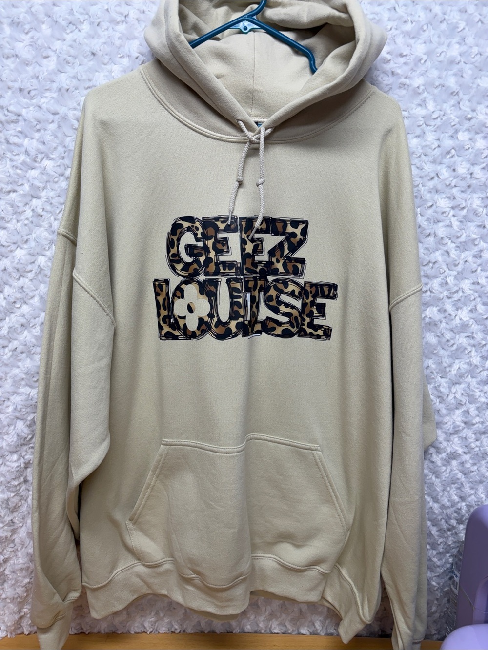 Gildan 2Xl Cream Hoodie with Leopard Graphic GEEZ LOUISE